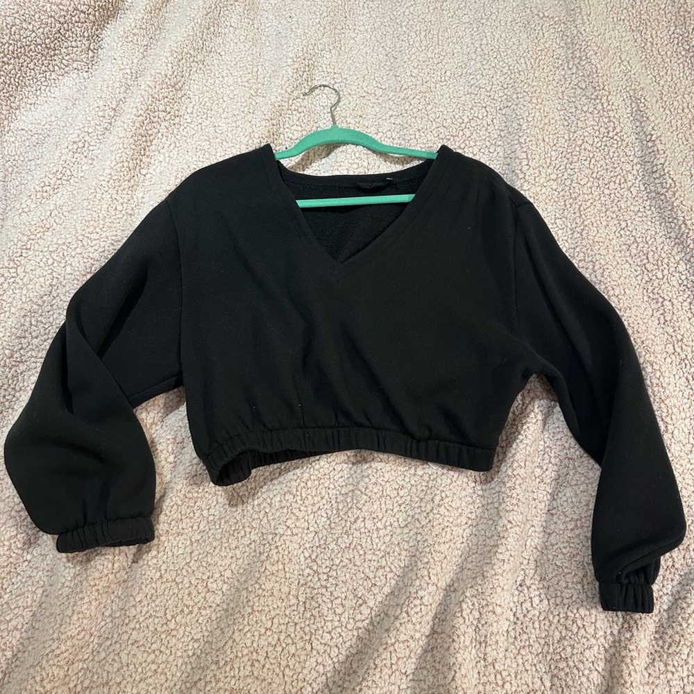 Black crop sweatshirt